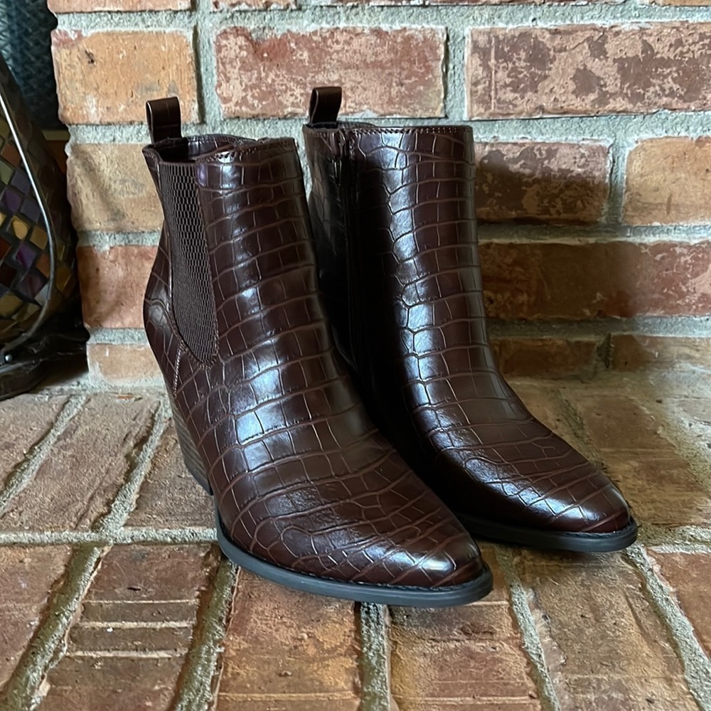 Soul by Naturalizer Micah Brown Crocco Booties